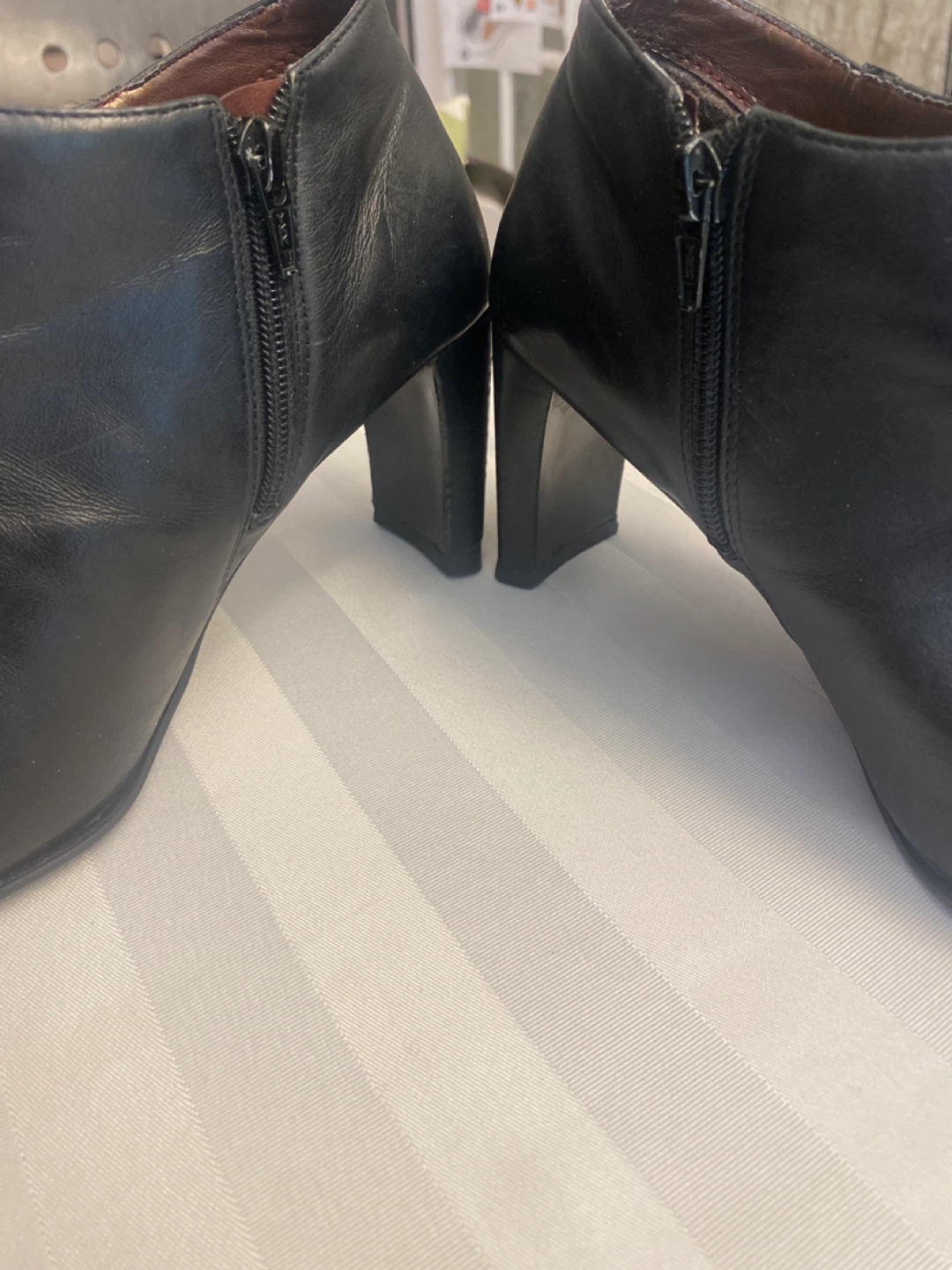 Black Leather Bandolino Ankle Boots - photo 3