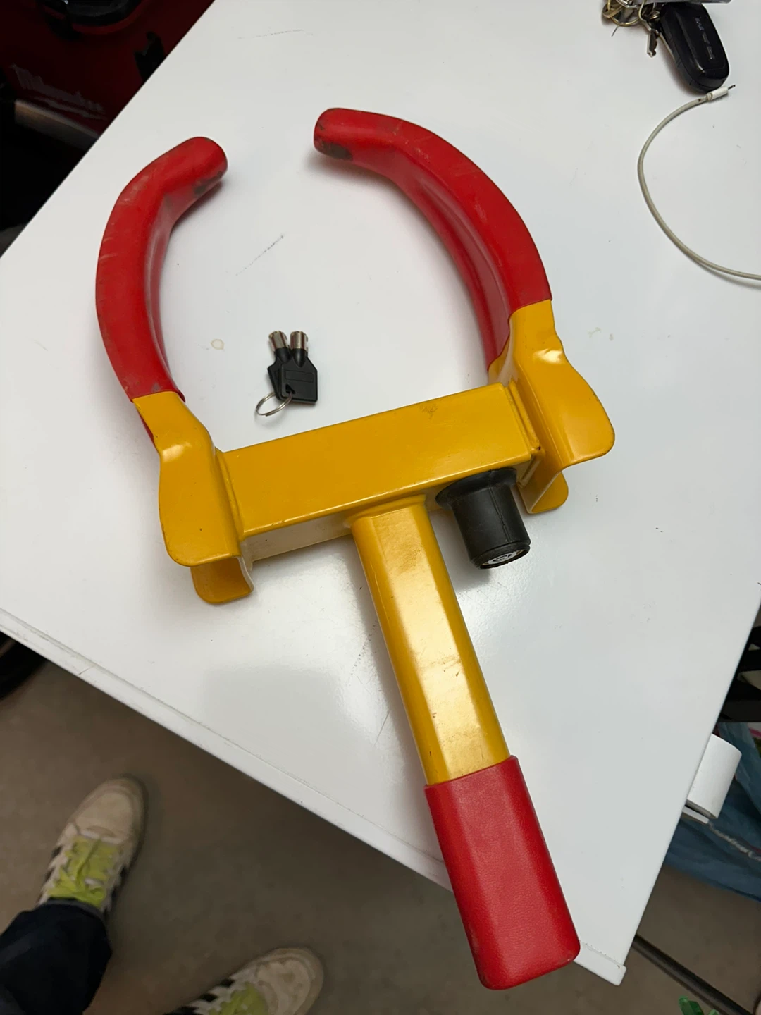 Yellow and Red Wheel Clamp Lock with 2 Keys