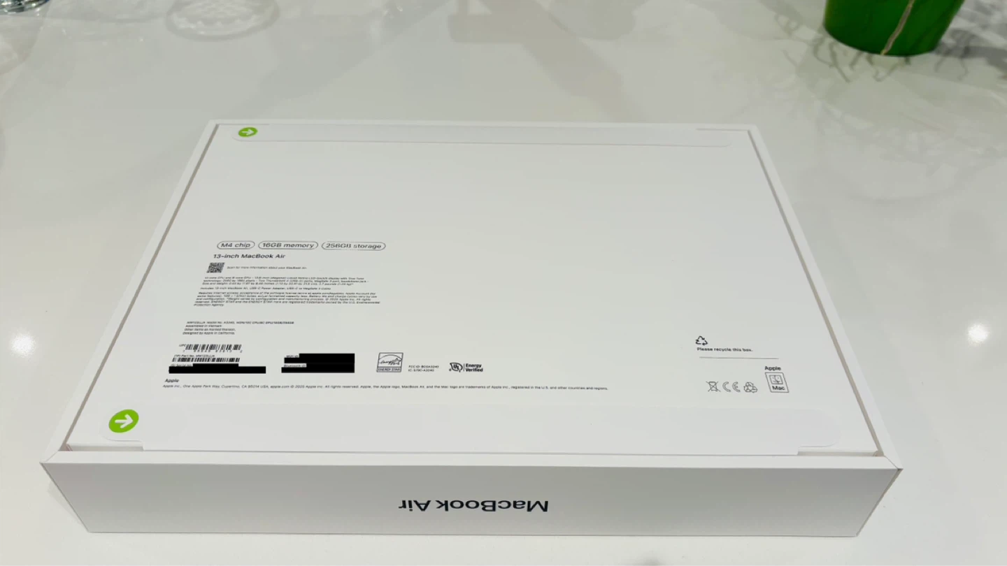 NEW SEALED 2025 MacBook Air 13" (M4, 16GB, 256GB SSD) - photo 2