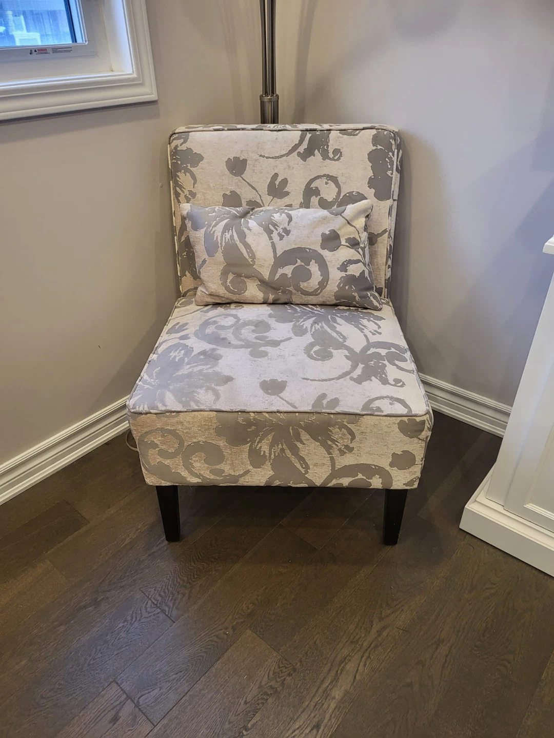 Accent Chair with Floral Pattern and Accent Pillow