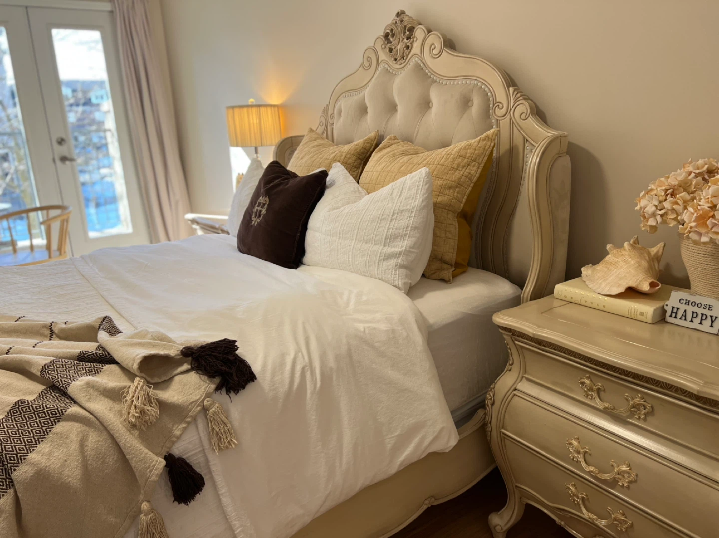 Cream French Provincial Queen Bed + 2 Nightstands - photo 2
