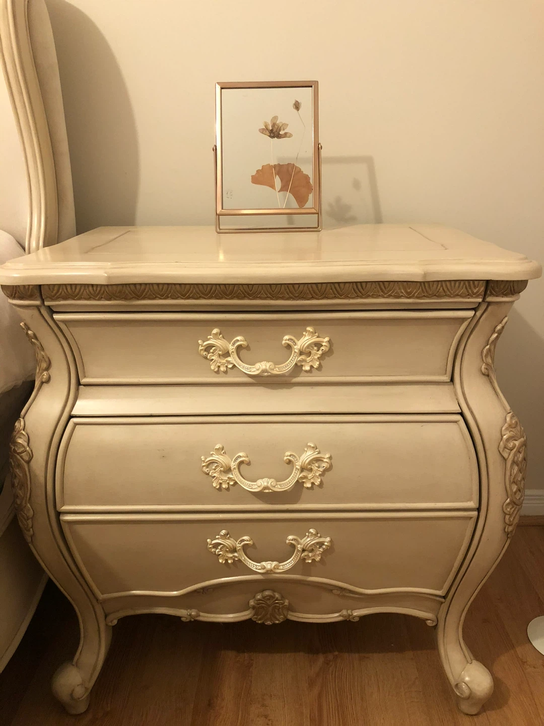 Cream French Provincial Queen Bed + 2 Nightstands - photo 3