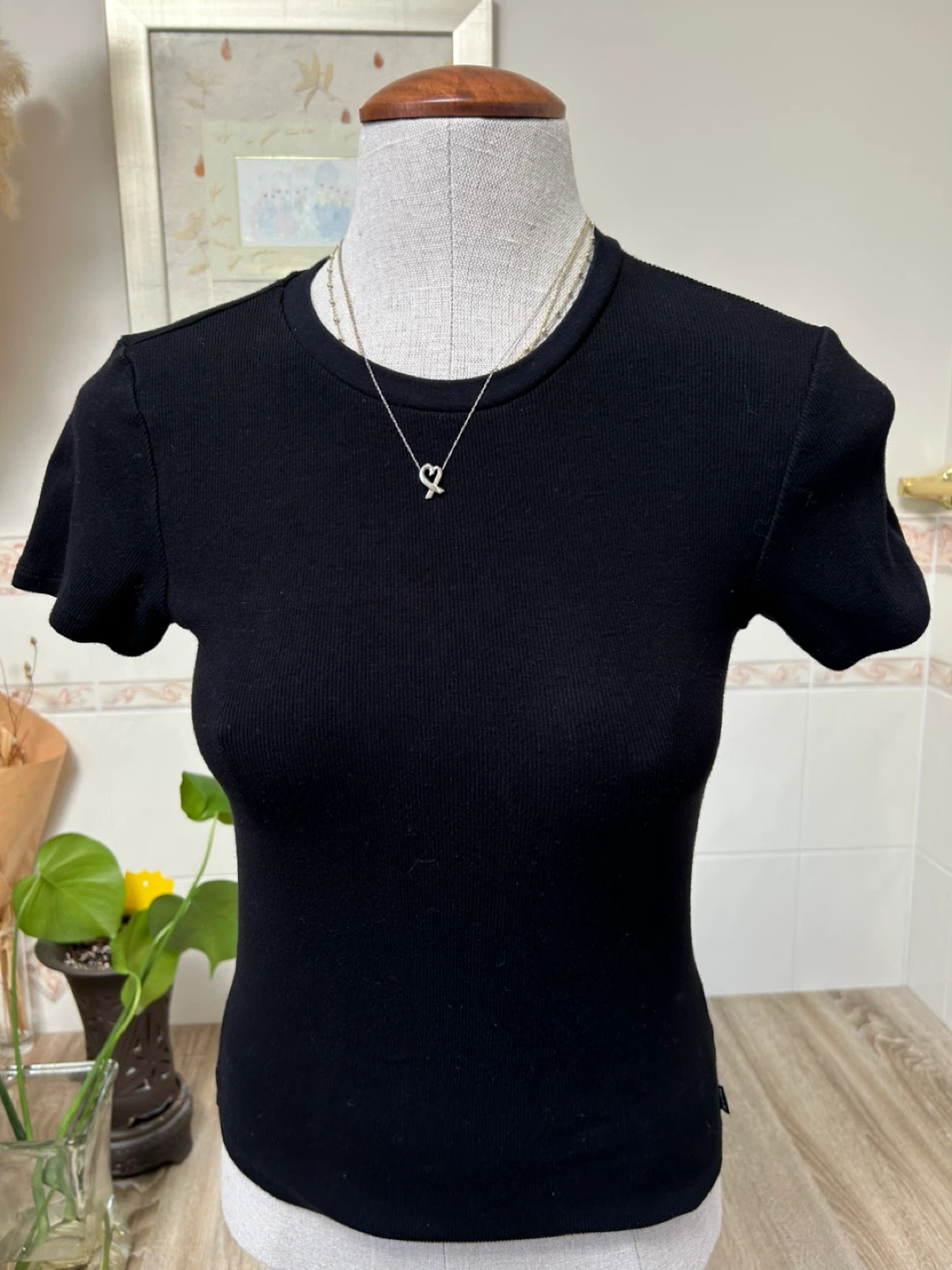 TNA Black Ribbed Crew Neck T-Shirt Size Medium