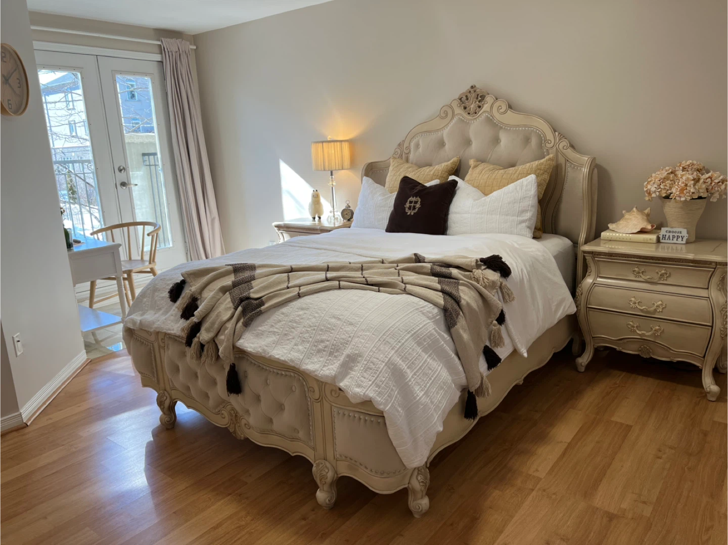 Cream French Provincial Queen Bed + 2 Nightstands - photo 5