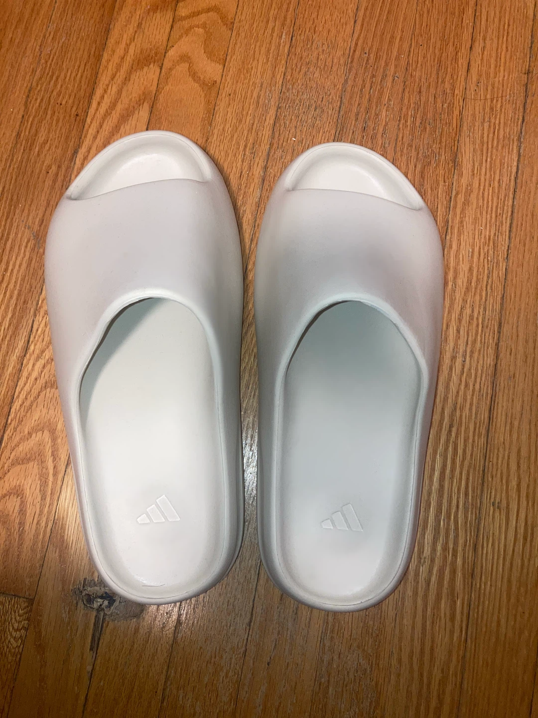 yeezy slides adidas color bone Size 10 men’s