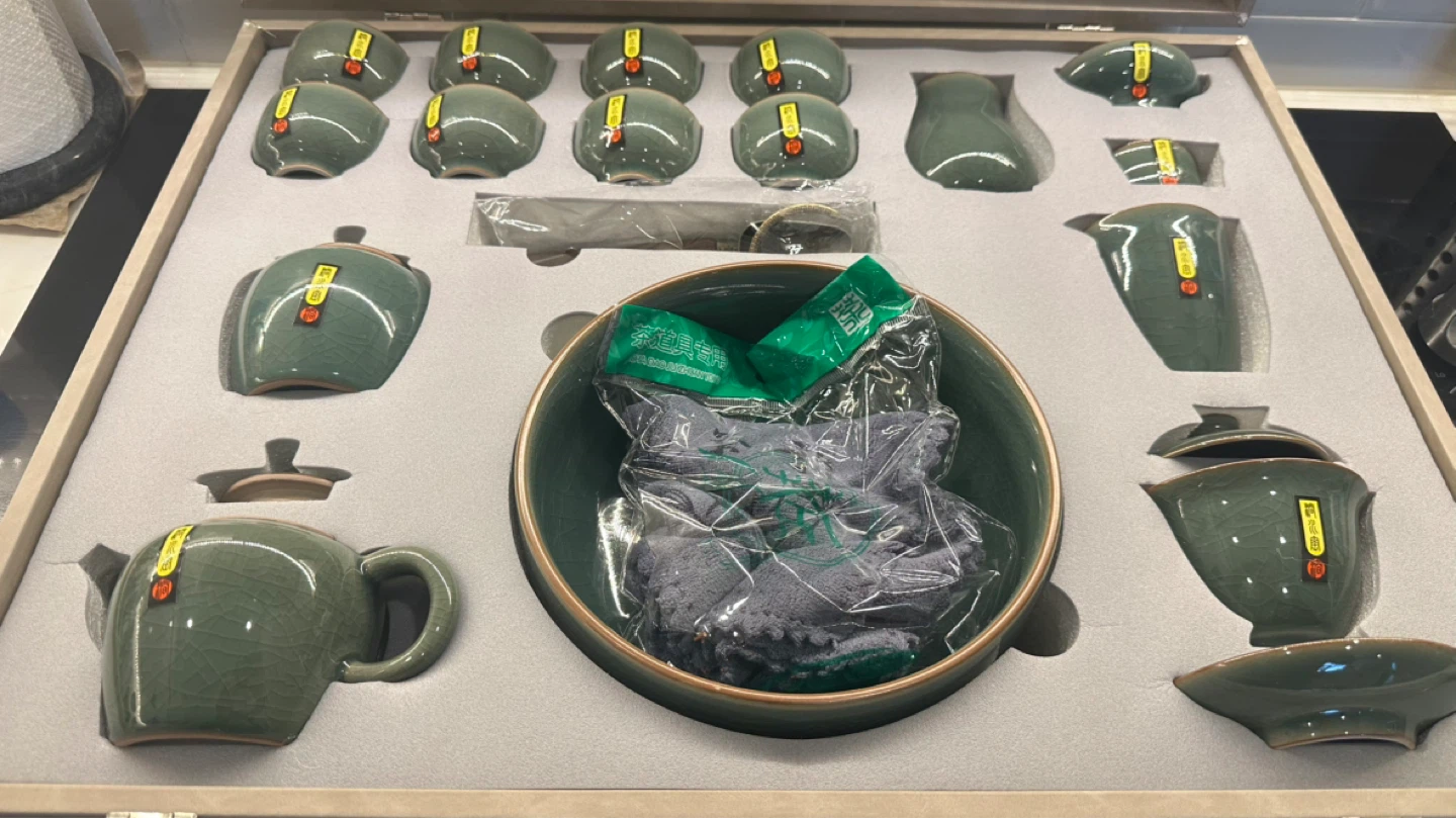Vintage Green Ceramic Tea Set (25 pcs, never used)