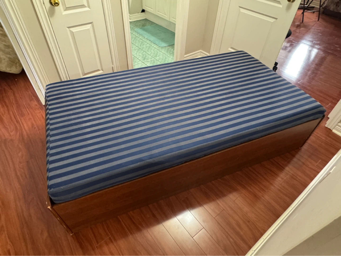 Bed frame - photo 2