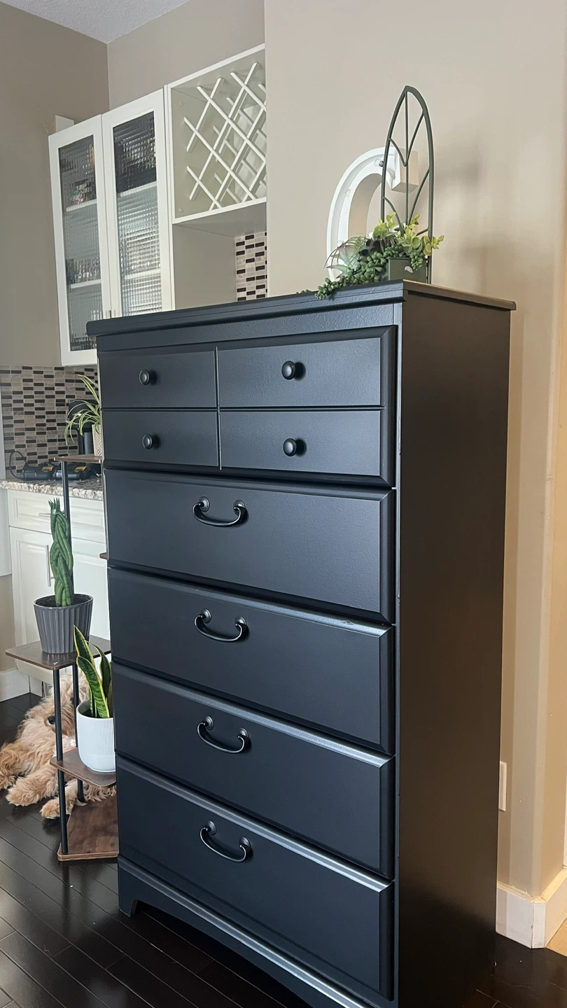 Black 6-Drawer Dresser