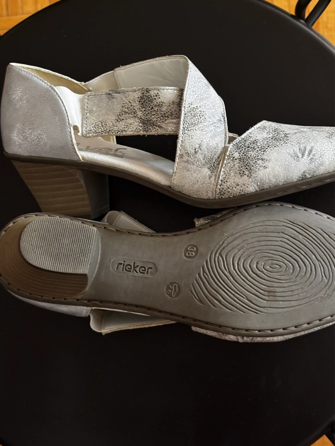 Rieker Antistress Silver Floral Mary Jane Shoes Size 38 - photo 3
