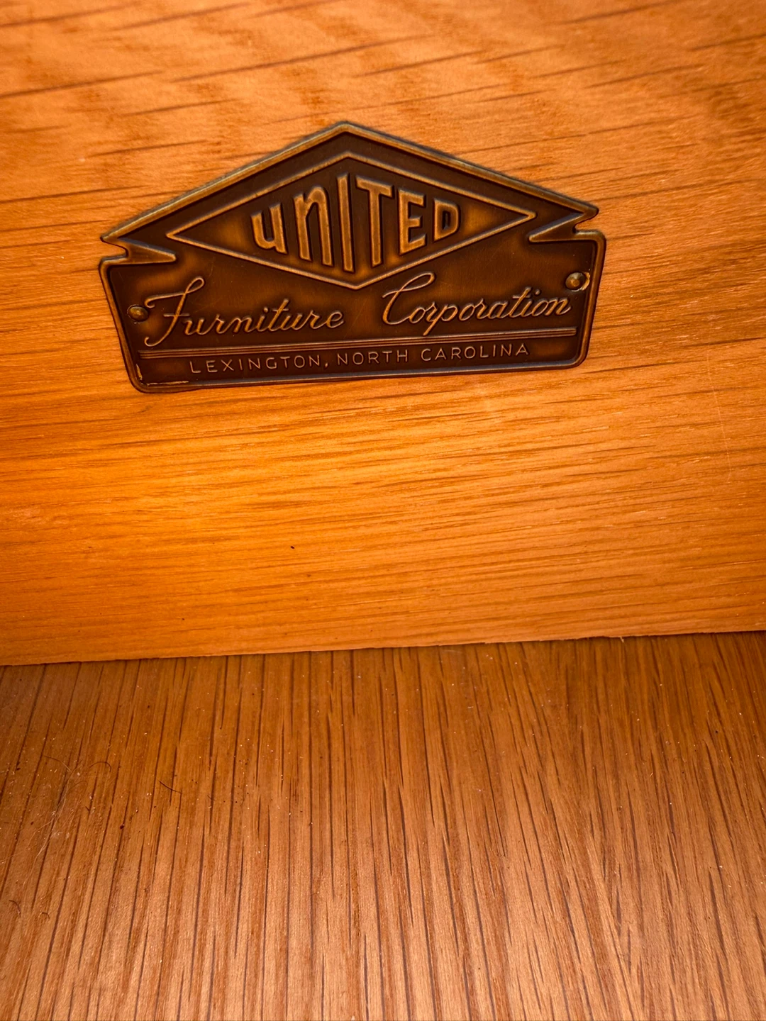 Mid Century Dresser – United Furniture (Solid Wood) - photo 4