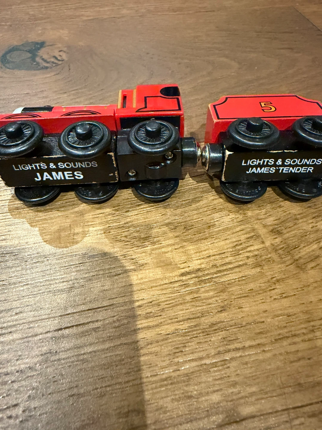 Thomas and Friends- Wooden Red Train "James" with Tender - photo 3
