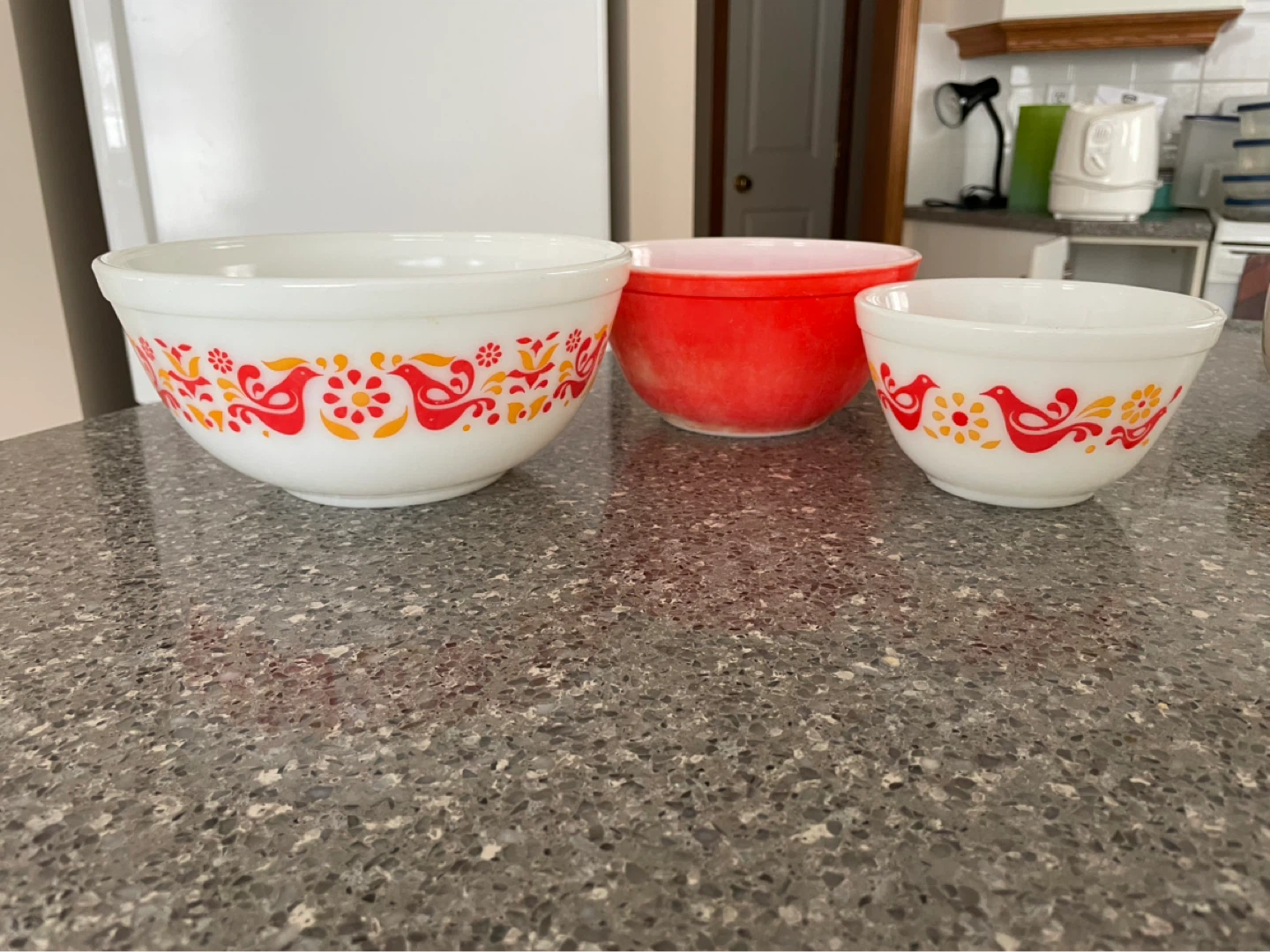 Pyrex Mixing Bowls - Set of 3 - photo 2