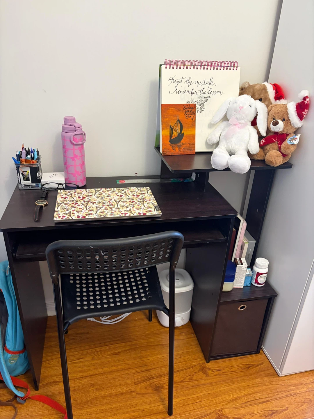 Moving Sale!!! Dark Brown Computer Desk with Hutch - photo 4