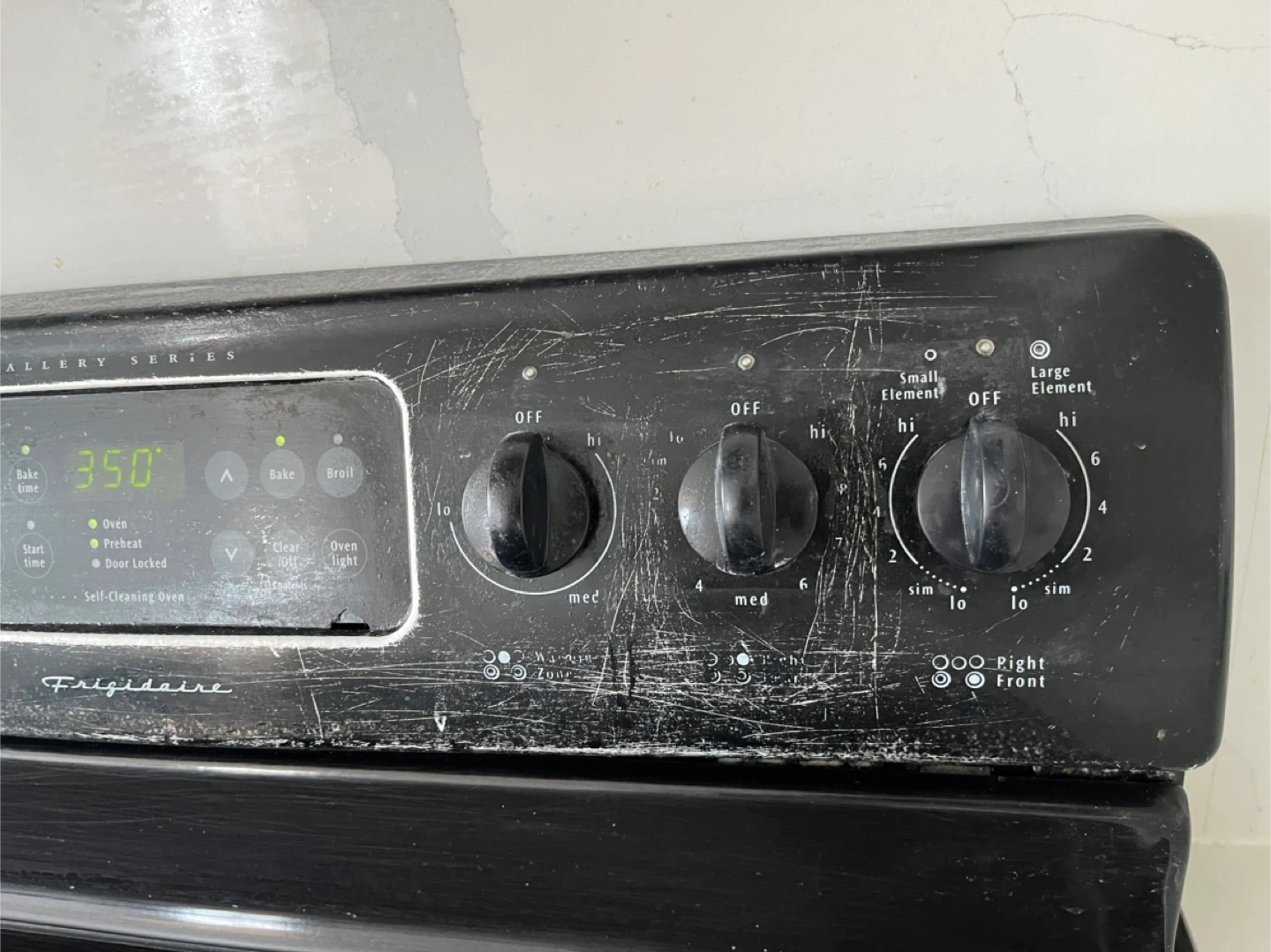 Frigidaire ceramic top stove - photo 2