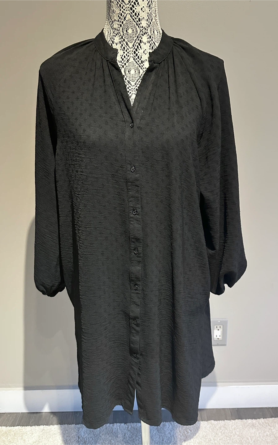 M & W Collection Black Textured Button-Up Shirt