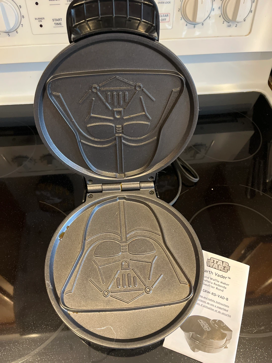 Star Wars Darth Vader Round Waffle Maker - photo 3