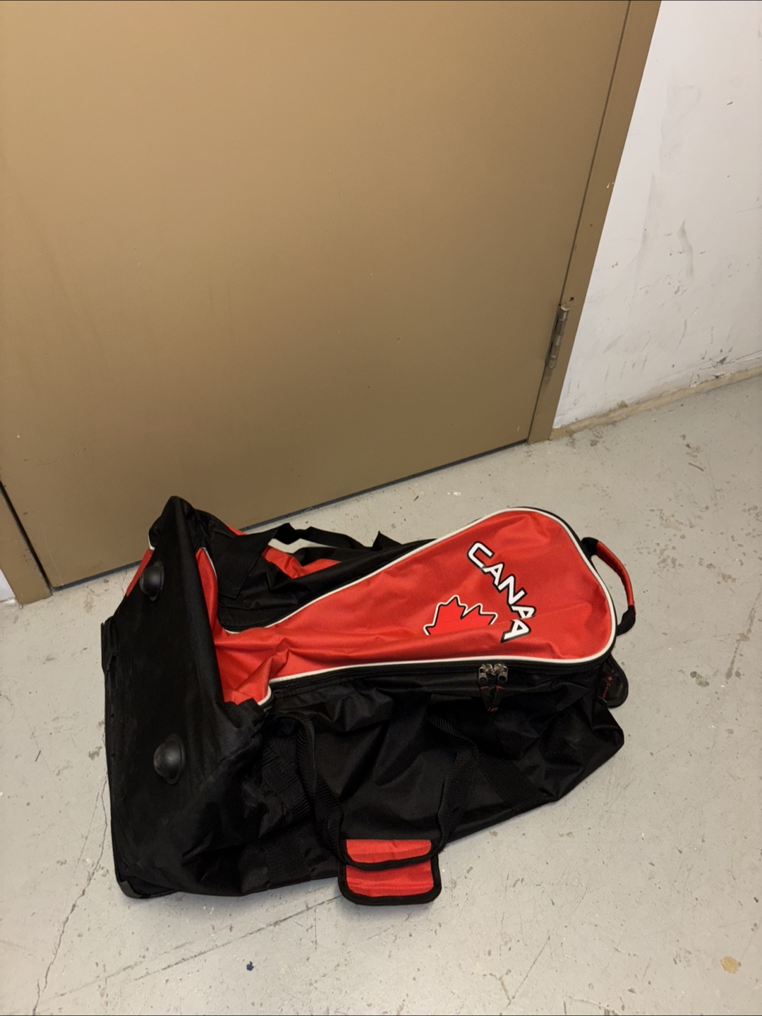 Canada Duffle Bag on Wheels