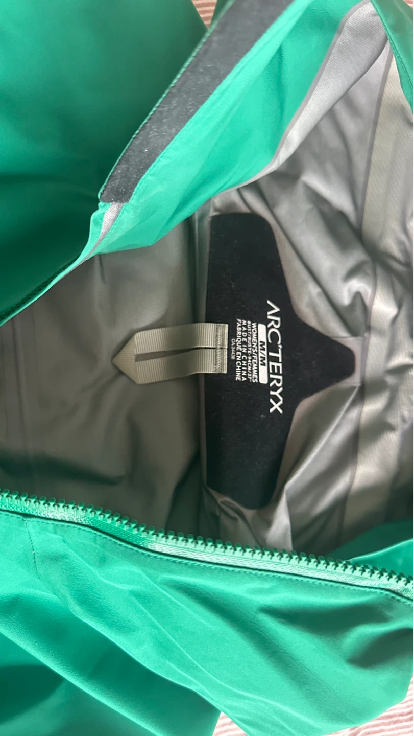 Arc'teryx Beta SL Jacket Women's Medium Green GORE-TEX