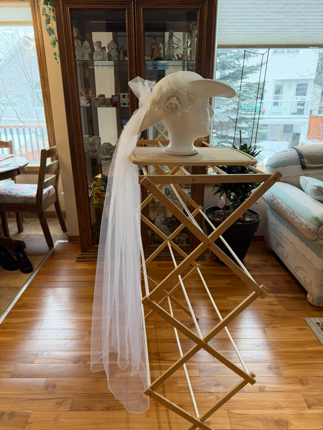 Vintage bridal hat with veil