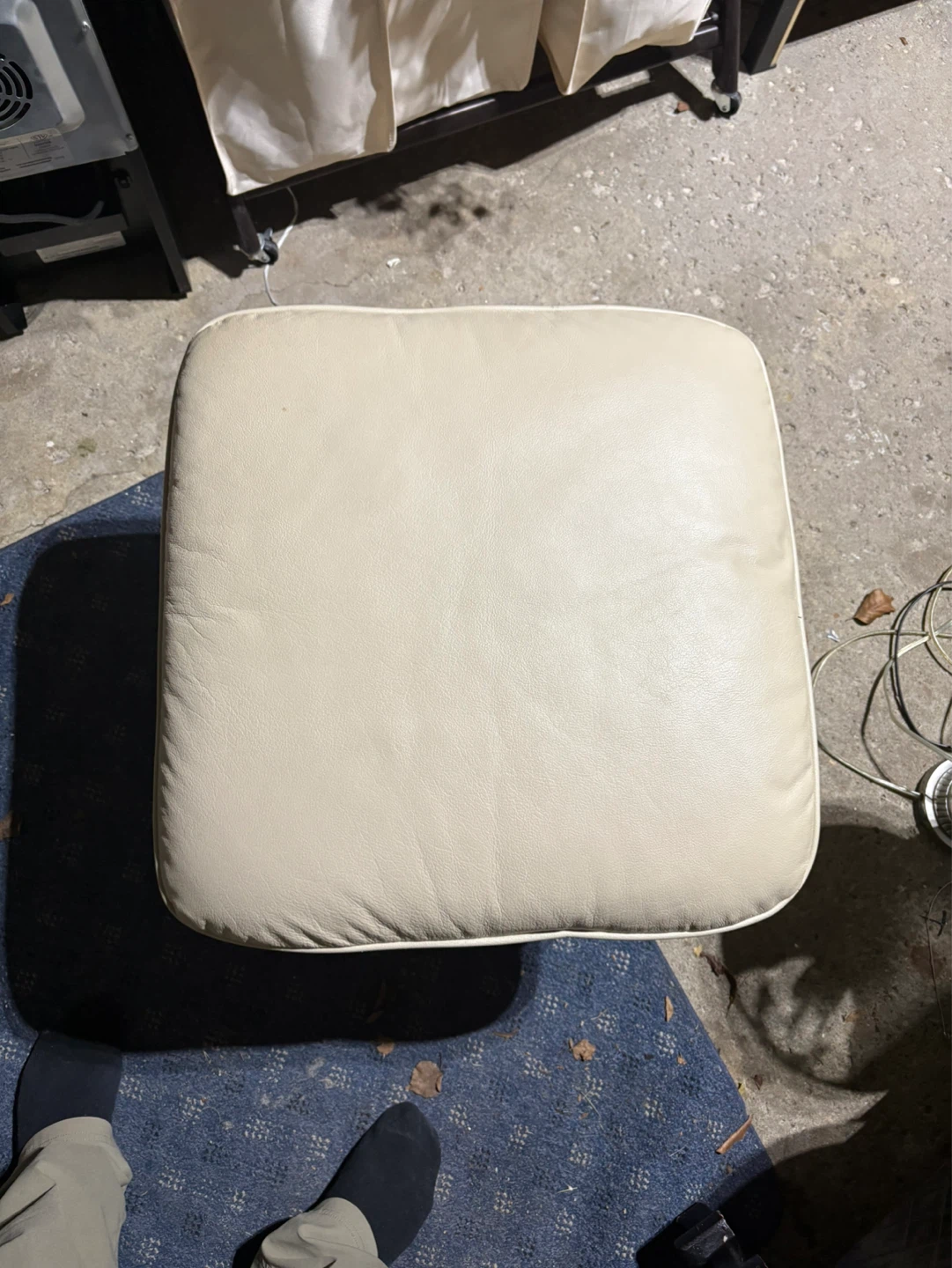 Cream Leather Ottoman - photo 3