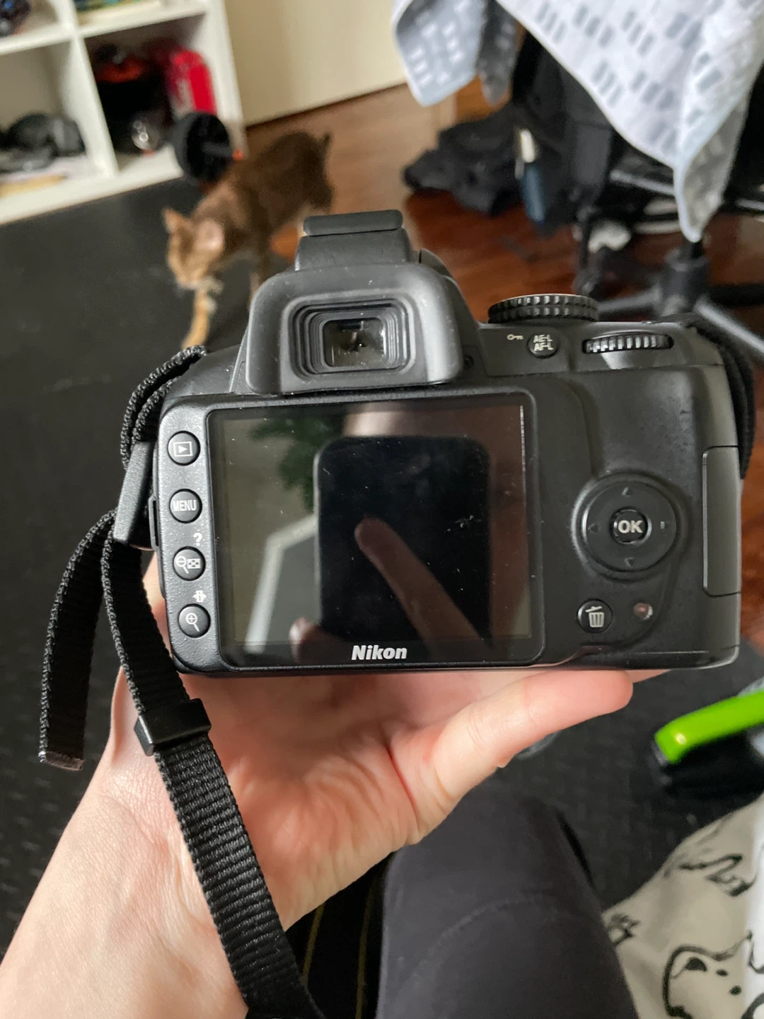 Nikon D3000 with carrying case - photo 2