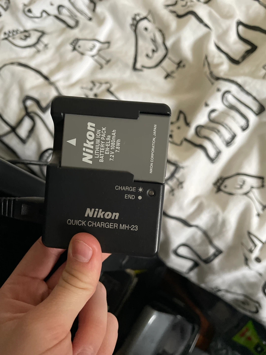 Nikon D3000 with carrying case - photo 5