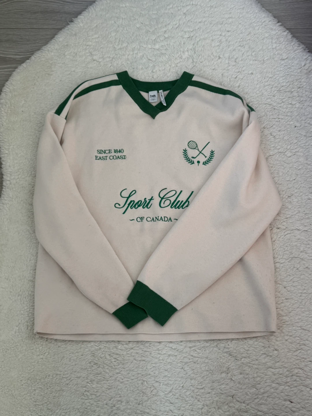 Sweatshirt 15$