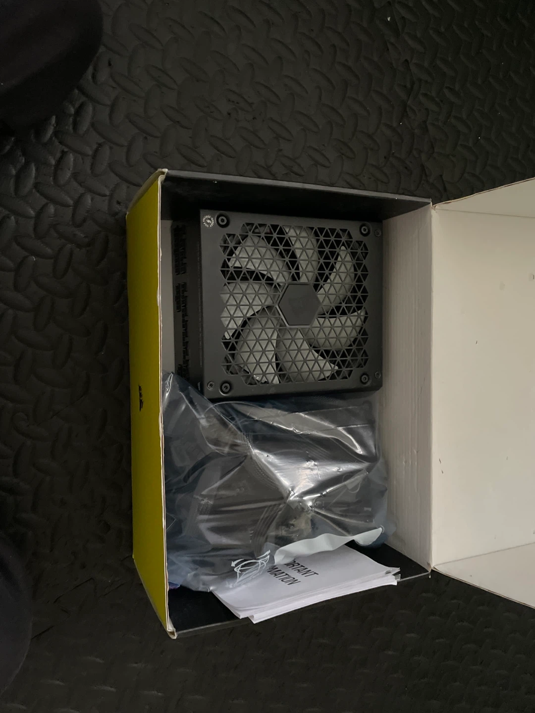 Corsair RM750x Power Supply - photo 2