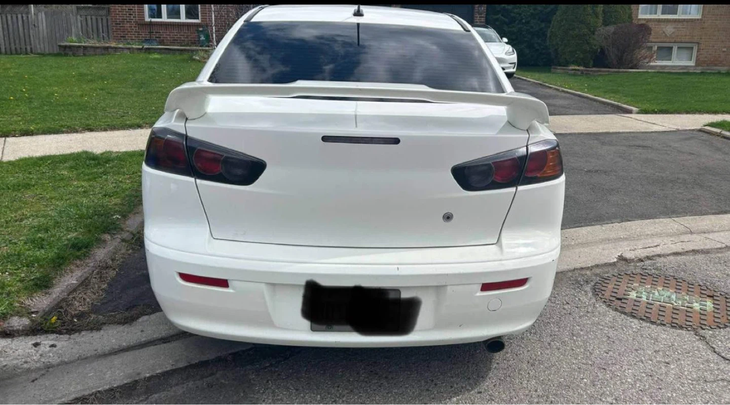 White Mitsubishi Lancer - photo 3