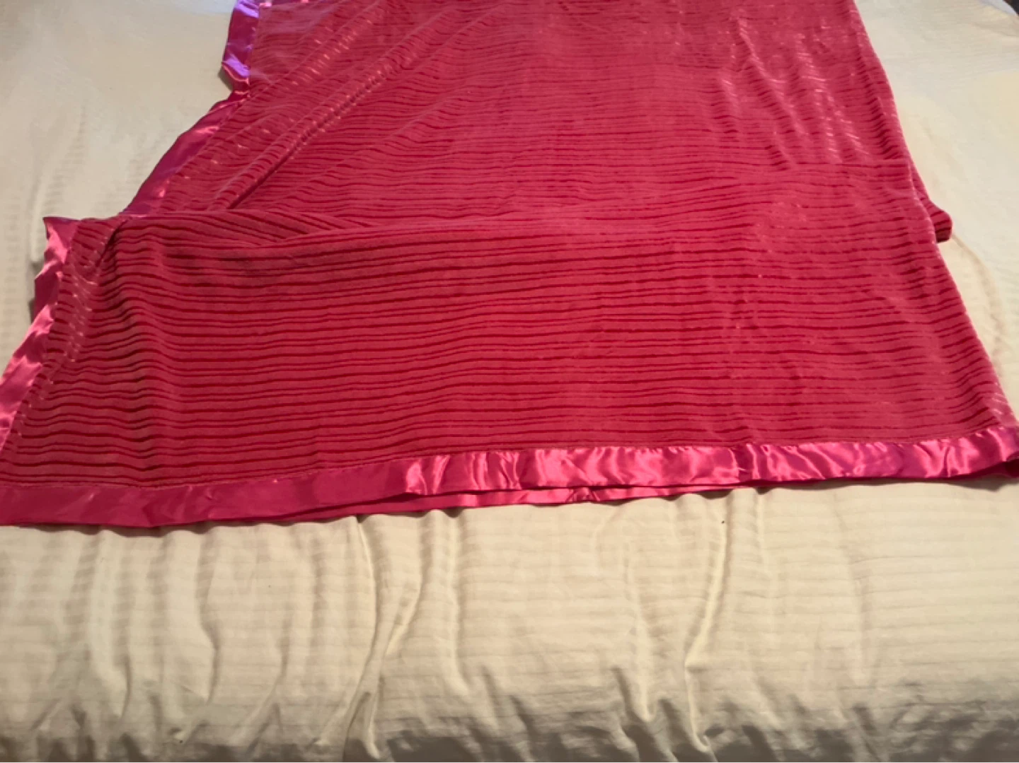 Pink Velour Blanket with Satin Trim - photo 4