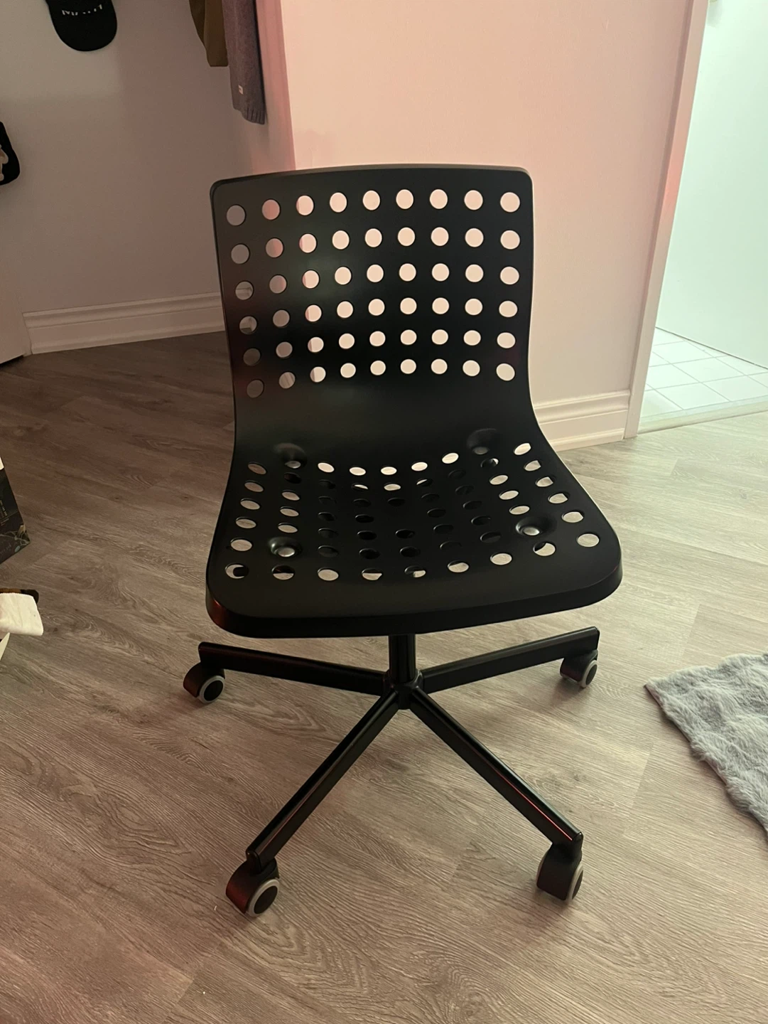 Black Swivel Office Chair with Wheels