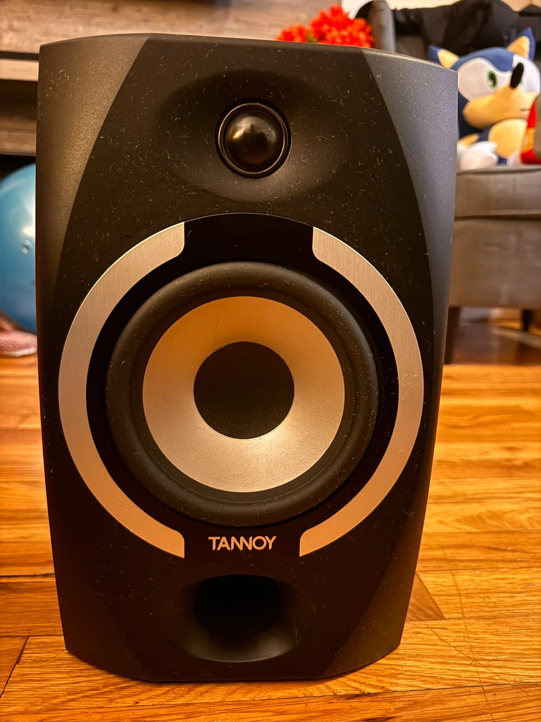 One Tannoy Reveal 601A Powered Studio Monitor Speakers –