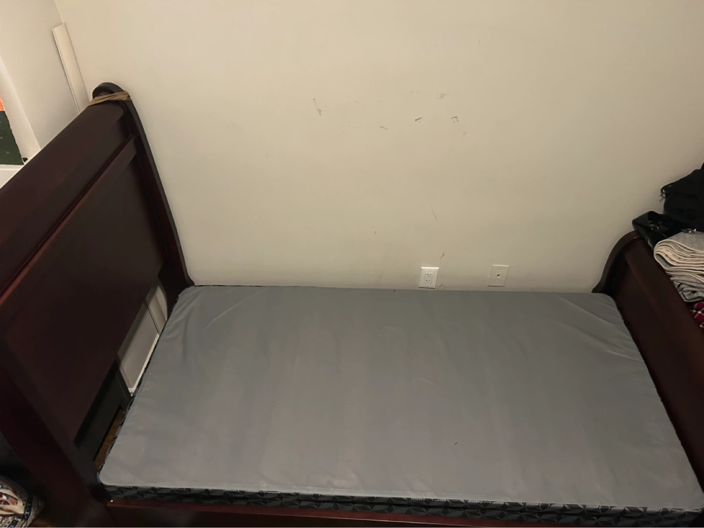 Twin/Single Bed Frame (Mattress Holder) – Solid Wood