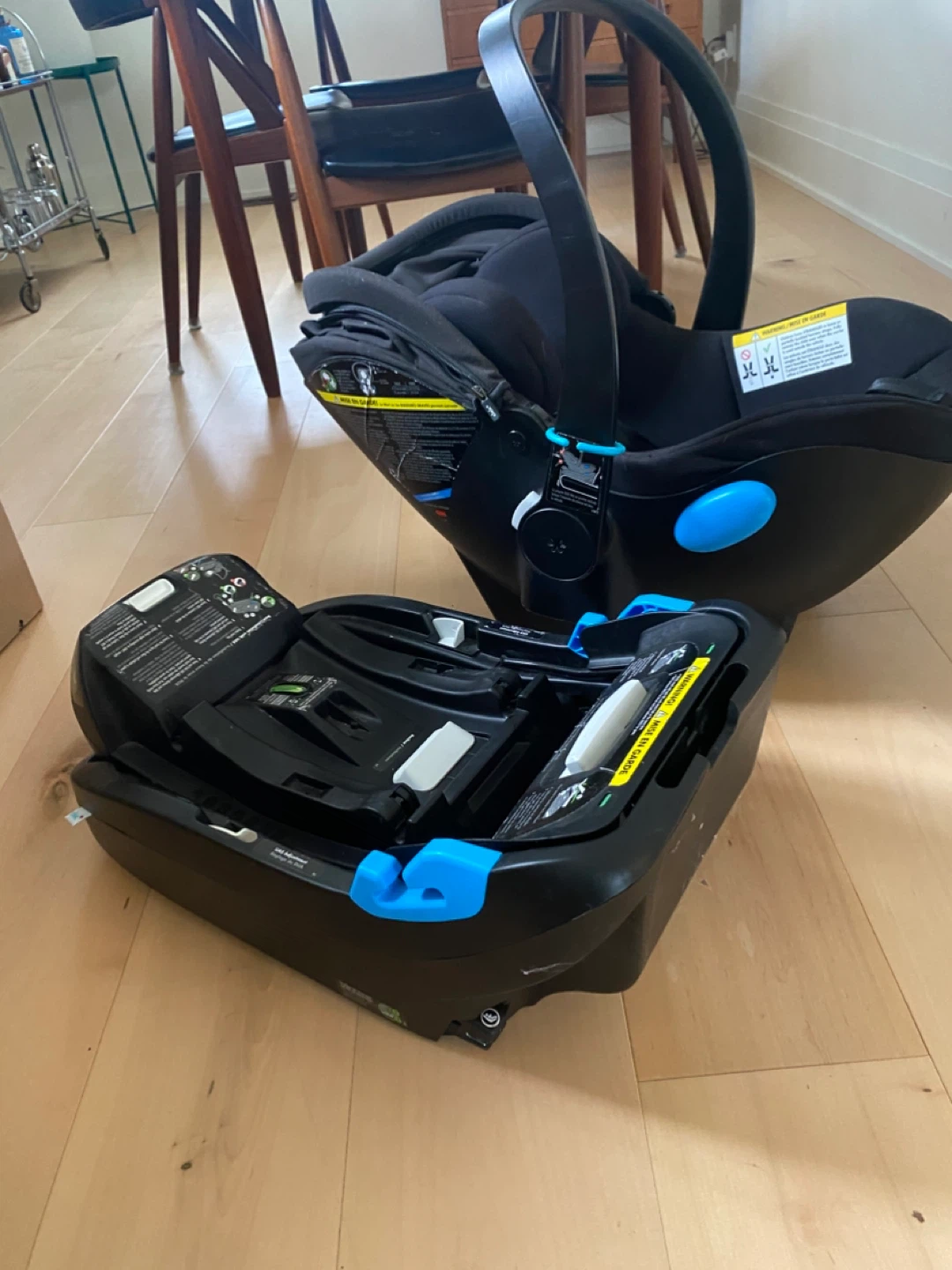 Clek Liing car seat with base