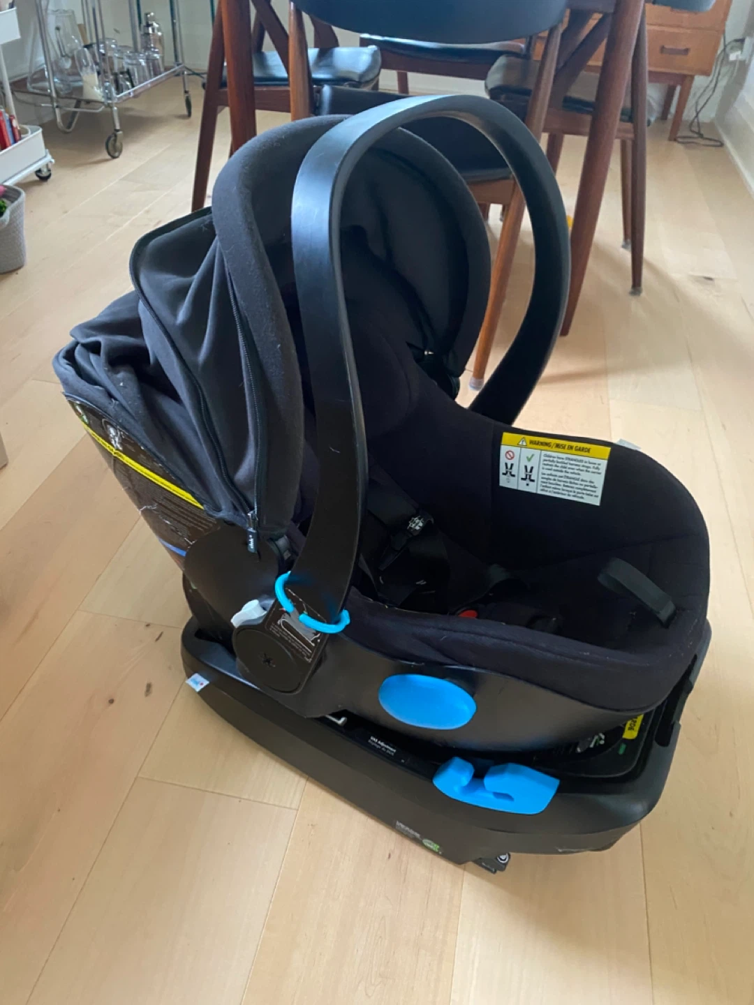 Clek Liing car seat with base - photo 3