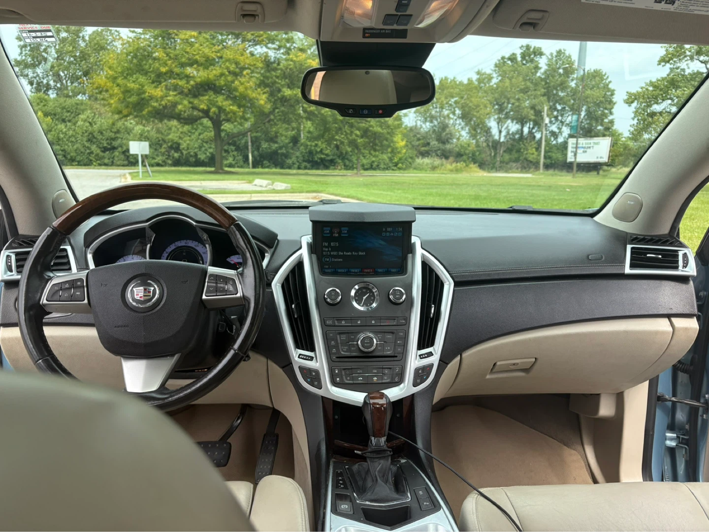 Cadillac SRX Interior 2011 - photo 4