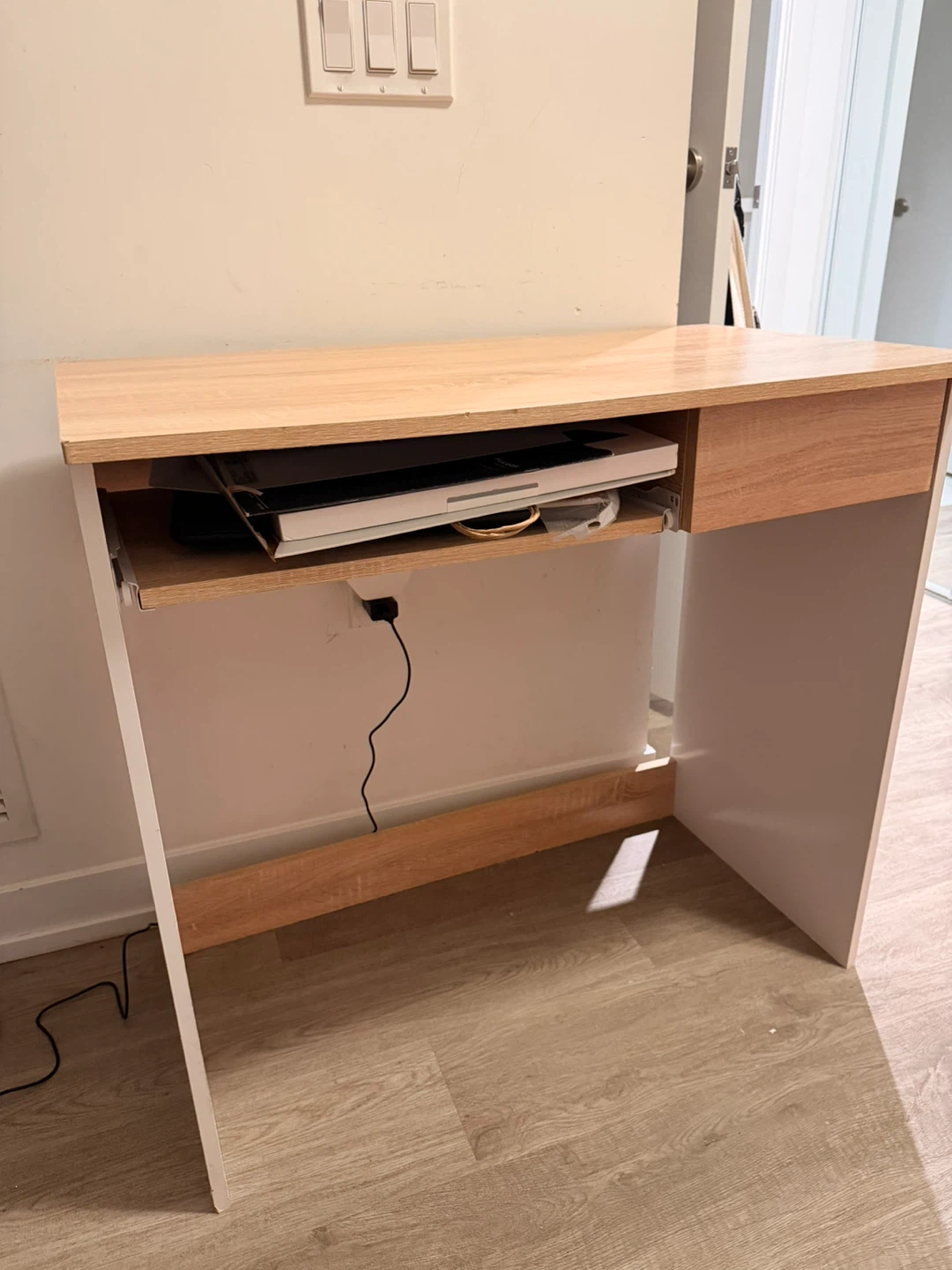 Wooden computer desk with drawer
