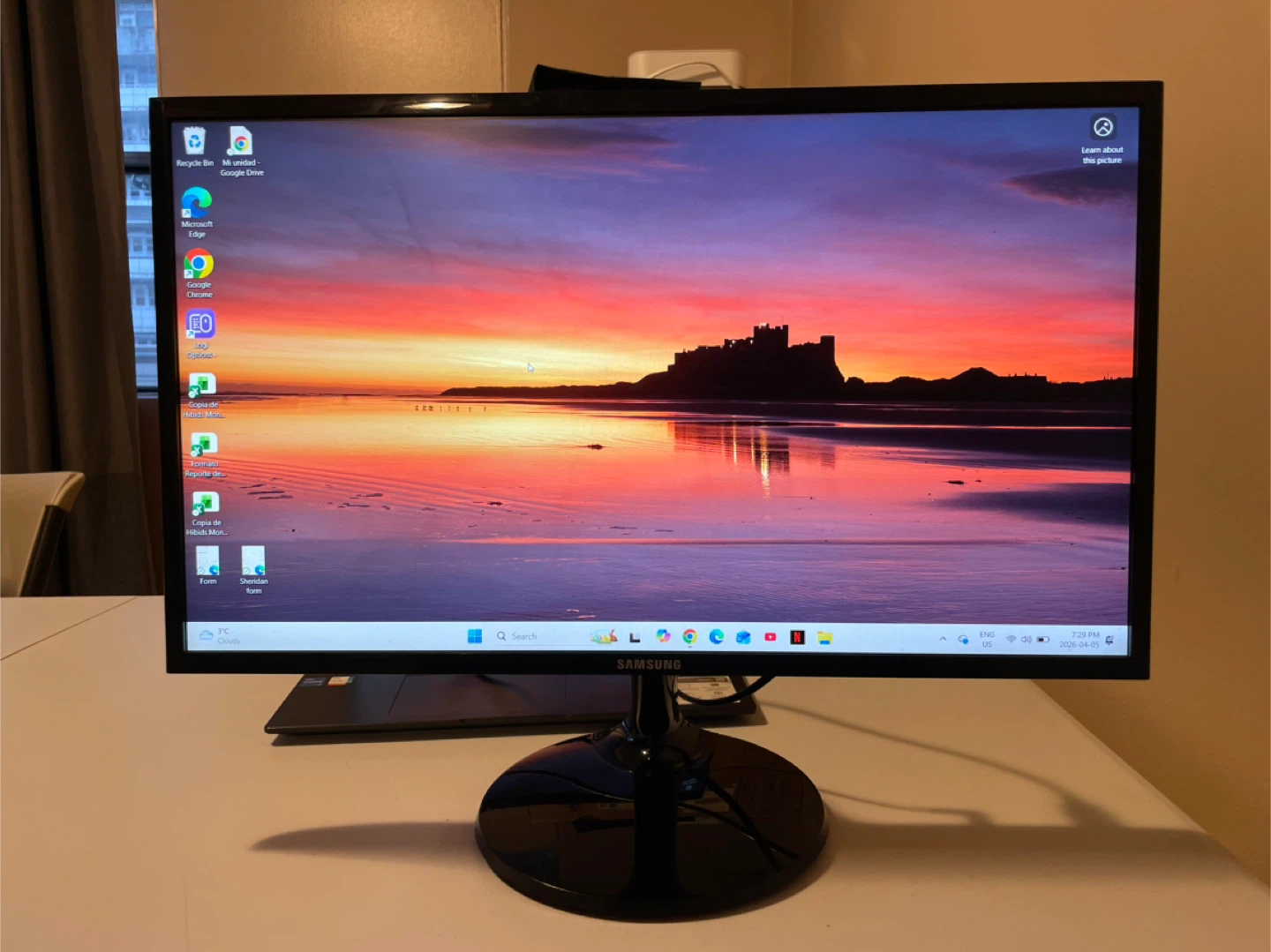 Samsung 24” Full HD Monitor (S24F354FHN) – Slim & Clean Setup - photo 2