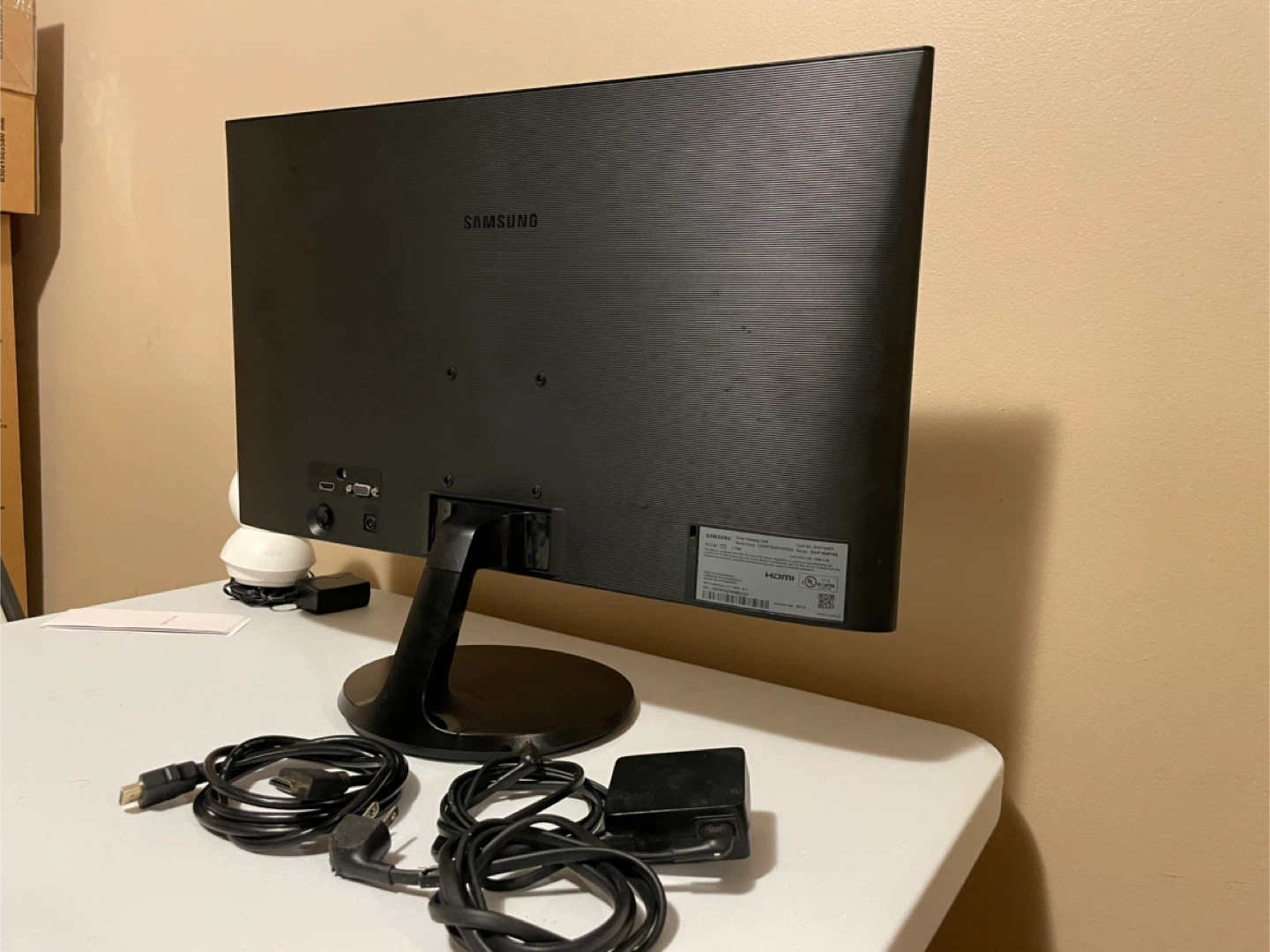Samsung 24” Full HD Monitor (S24F354FHN) – Slim & Clean Setup - photo 4