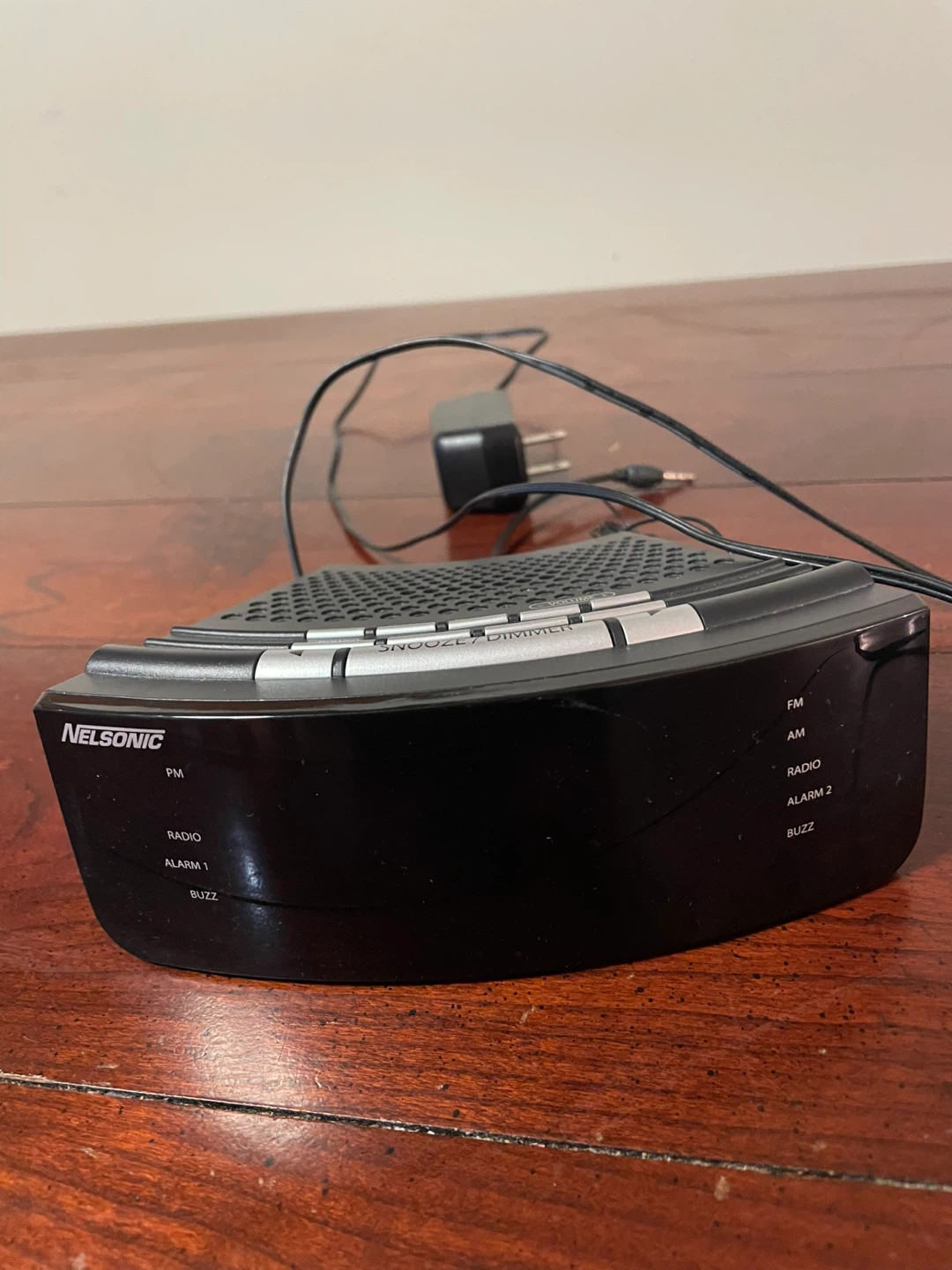 Nelsonic AM/FM Digital Alarm Clock Radio