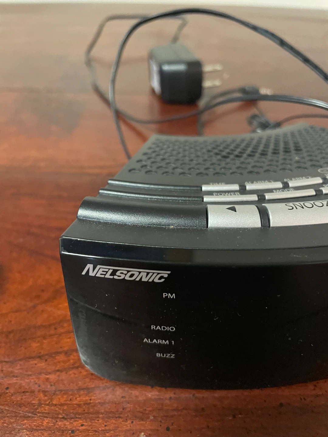 Nelsonic AM/FM Digital Alarm Clock Radio - photo 2