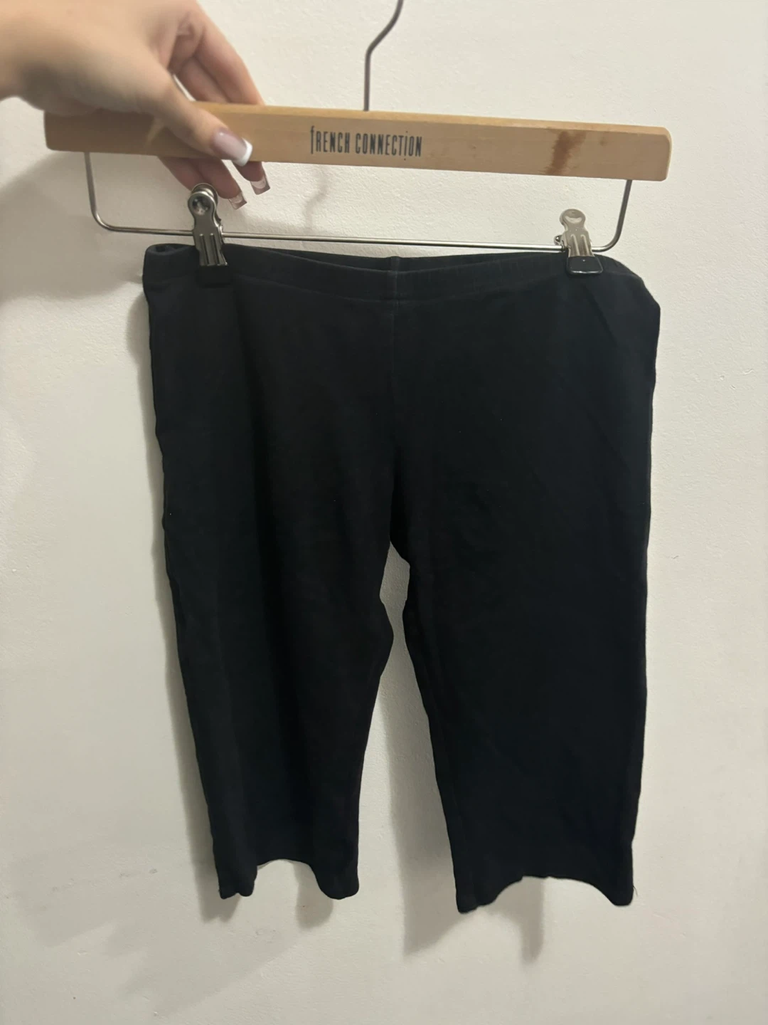 Kids large Roots 73 Black Capris Size 10