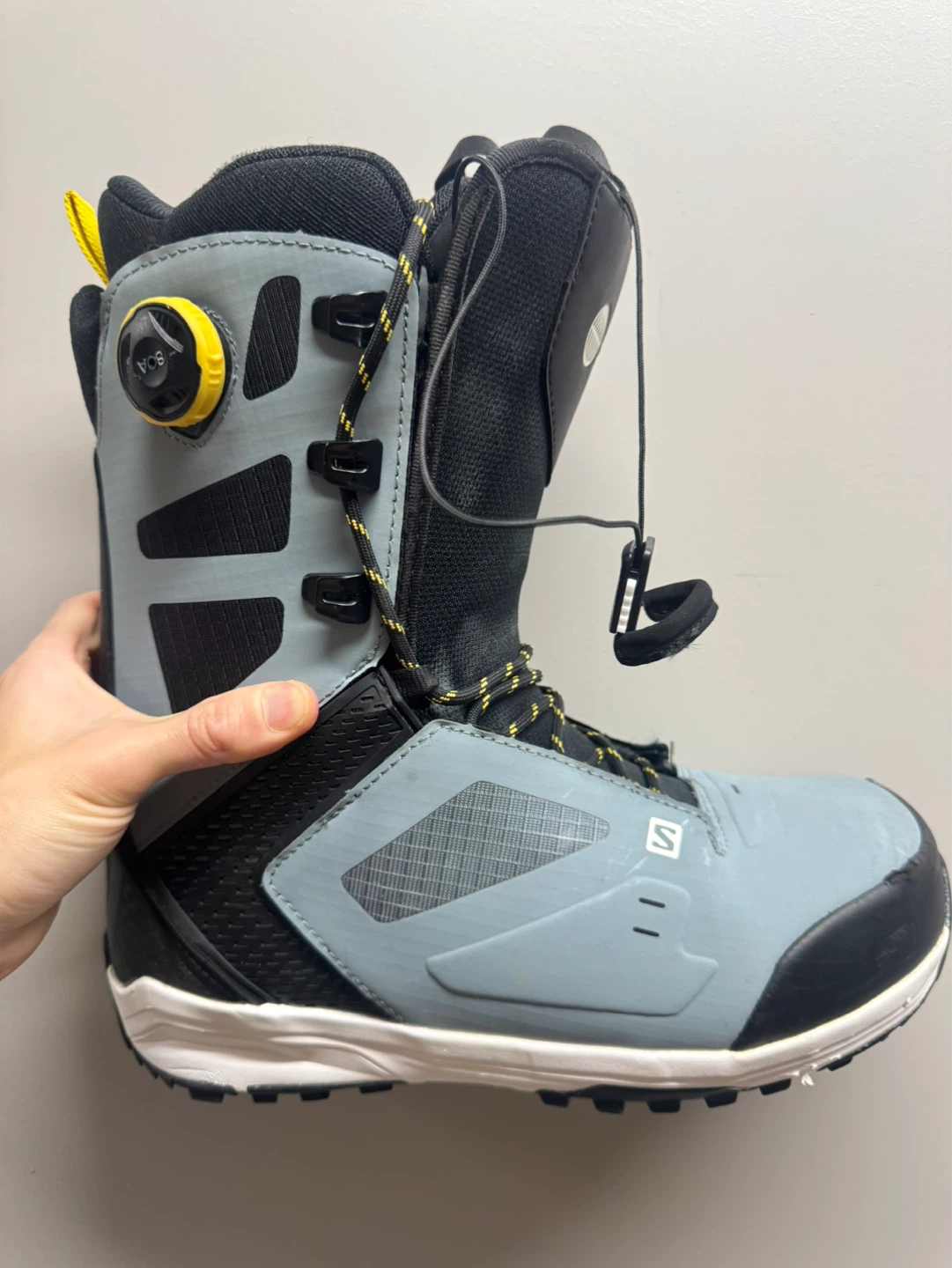 Mens snowboarding boots size 9.5US