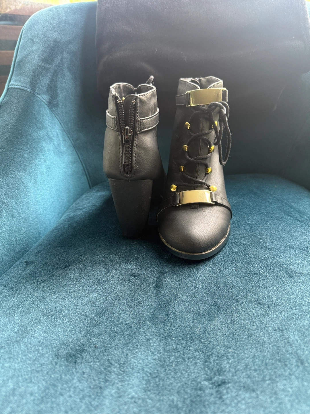 Black Heeled Ankle Boots with Gold Accents Size 9 - photo 4