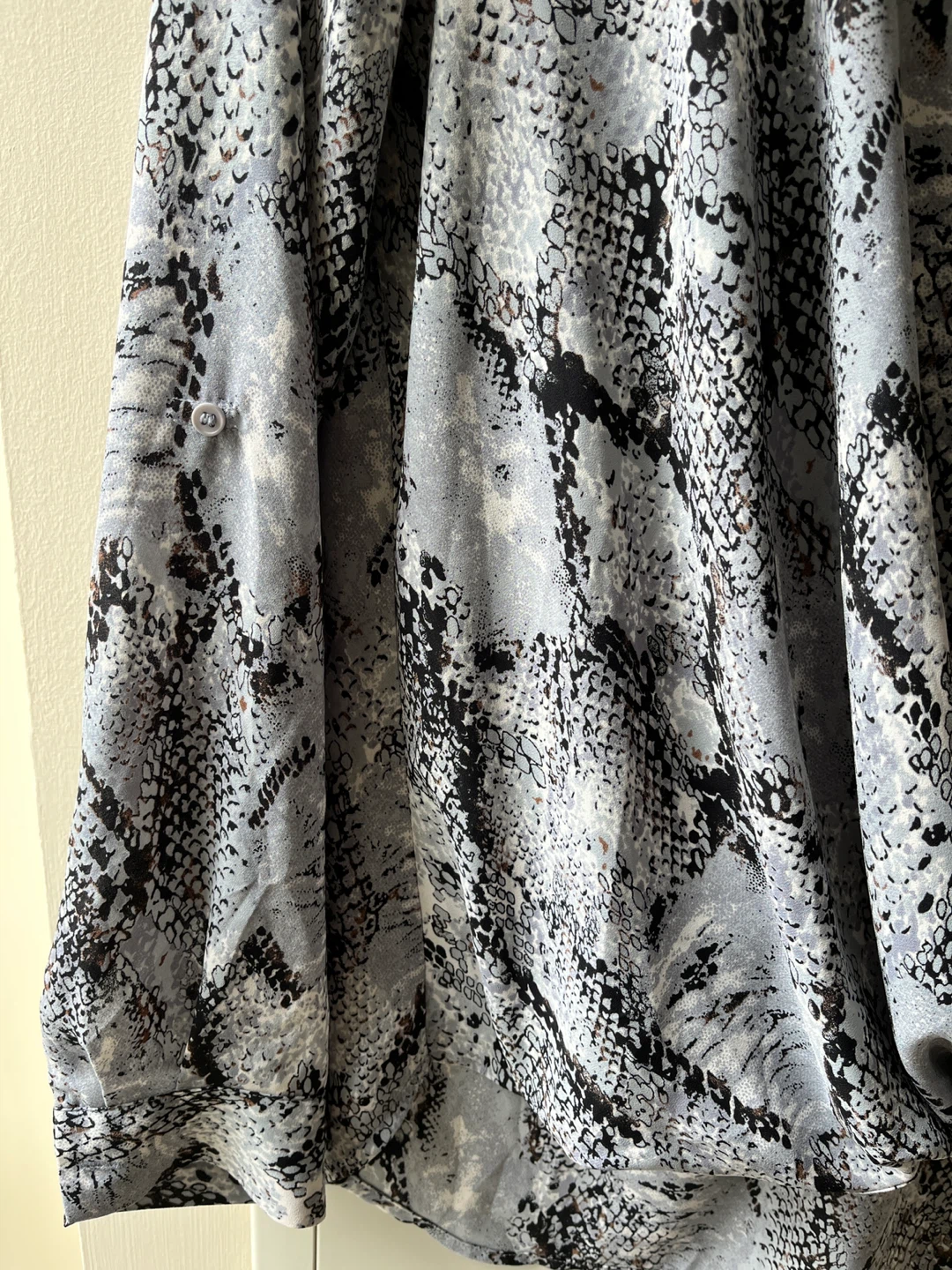 Snake Print Top Blouse size Small - photo 4
