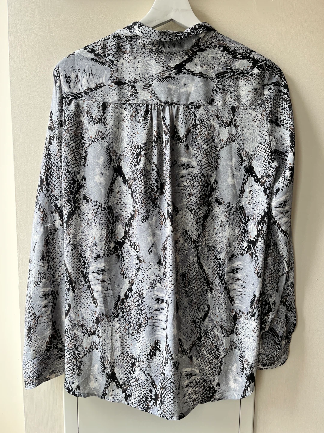 Snake Print Top Blouse size Small - photo 5