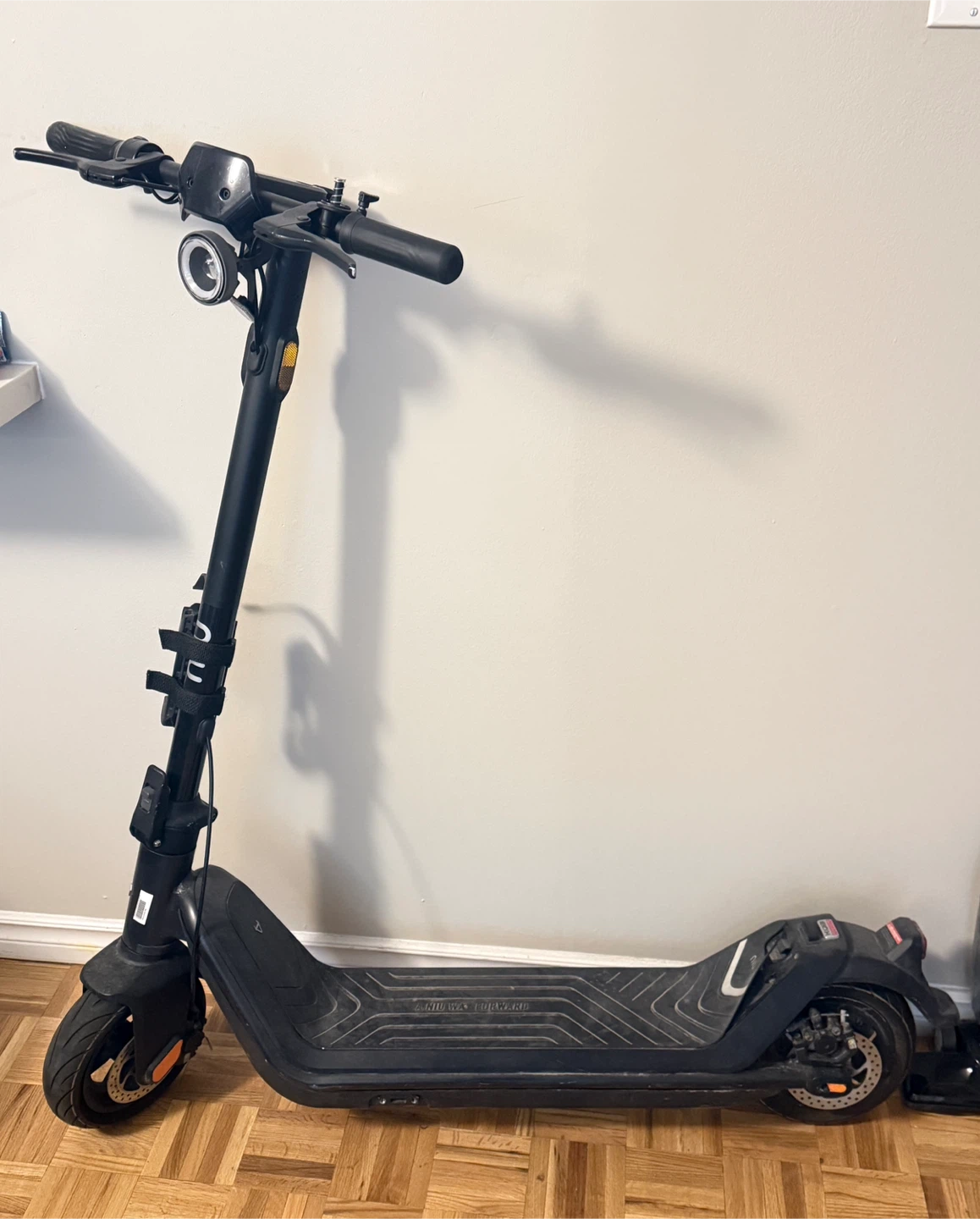 NIU KQi3 Pro Electric Scooter + FULL KIT