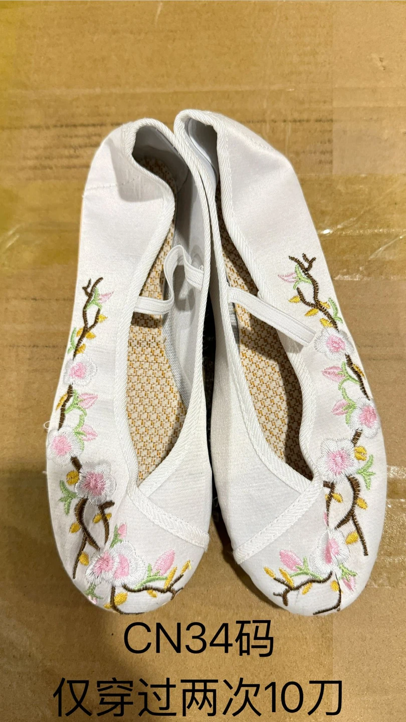 White Embroidered shoes