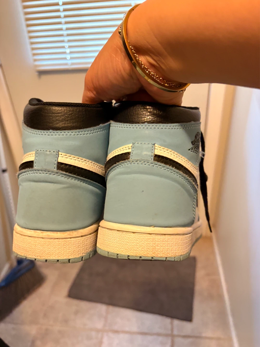 Women’s Air Jordan 1 High OG "University Blue" Sneakers - photo 3