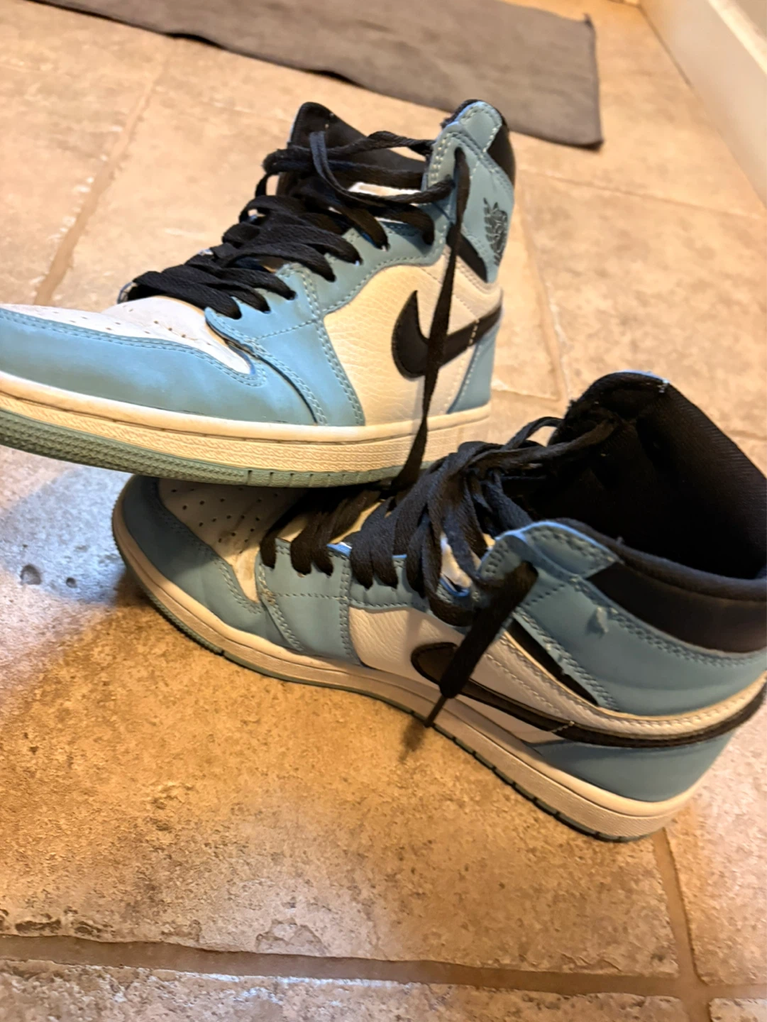 Women’s Air Jordan 1 High OG "University Blue" Sneakers